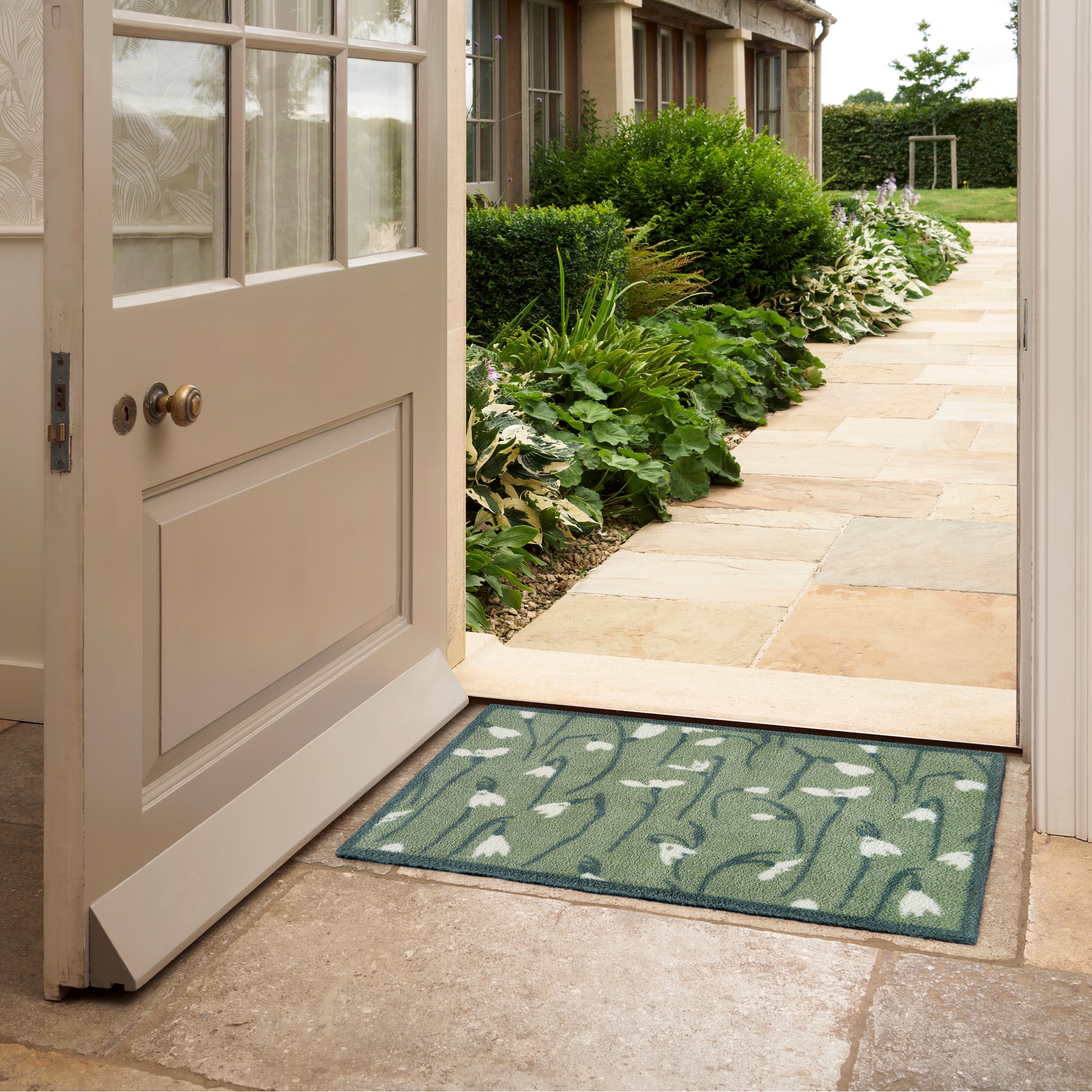 Turtle Mat X Dee Hardwicke Snowdrops Washable Doormat In Green